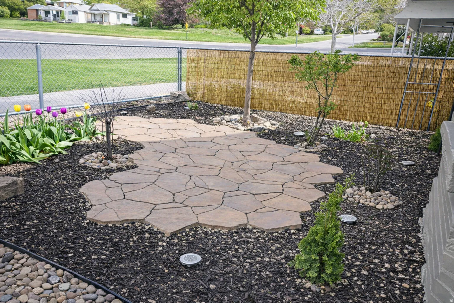Front garden with mulch, gravel and pavers.