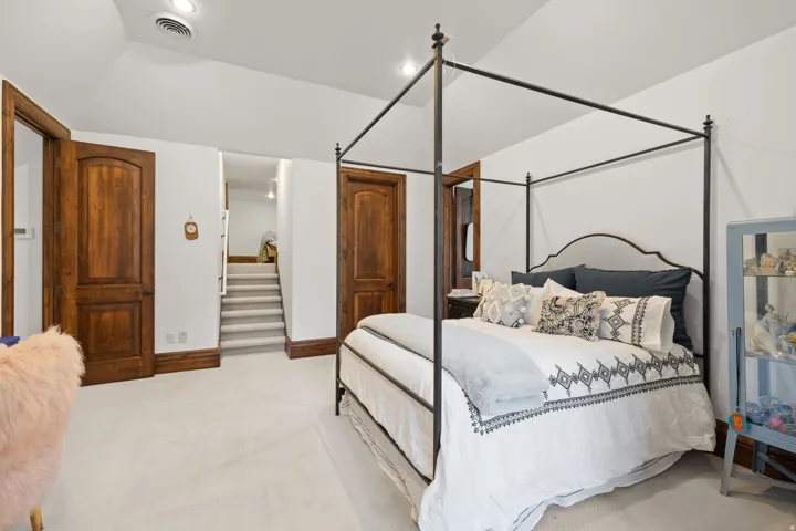 18 Snow Forest Ln, Sandy, Utah 84092