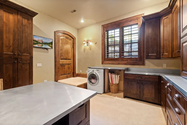 18 Snow Forest Ln, Sandy, Utah 84092