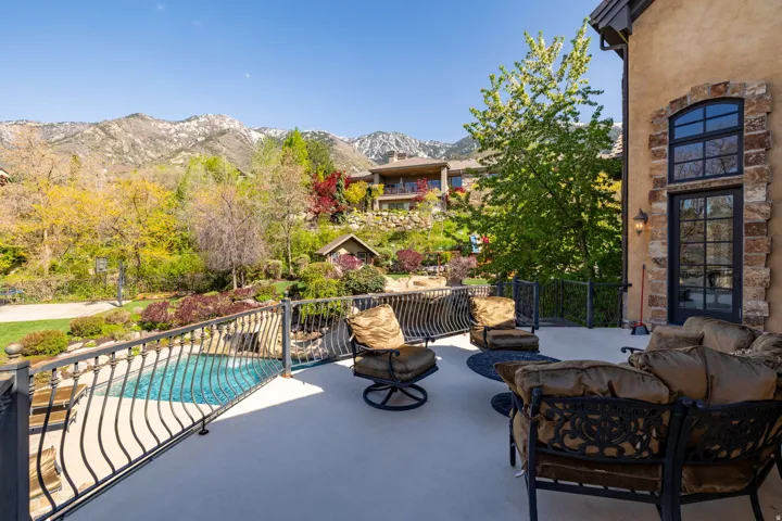 18 Snow Forest Ln, Sandy, Utah 84092