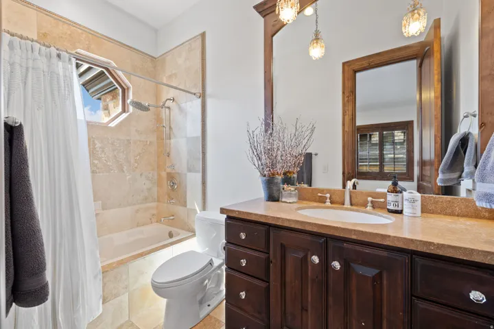 18 Snow Forest Ln, Sandy, Utah 84092