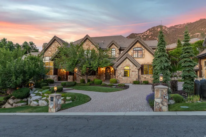 18 Snow Forest Ln, Sandy, Utah 84092