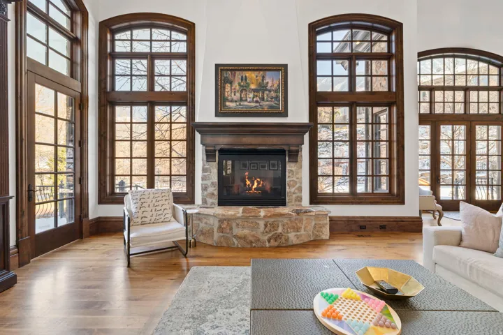 18 Snow Forest Ln, Sandy, Utah 84092