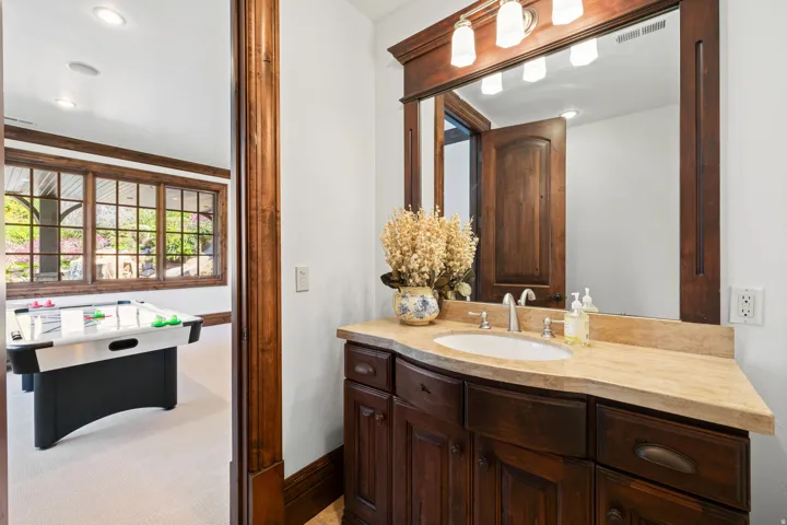 18 Snow Forest Ln, Sandy, Utah 84092