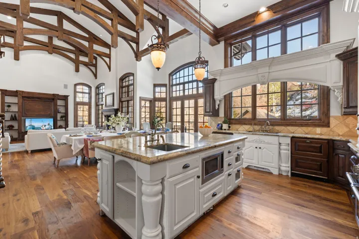 18 Snow Forest Ln, Sandy, Utah 84092