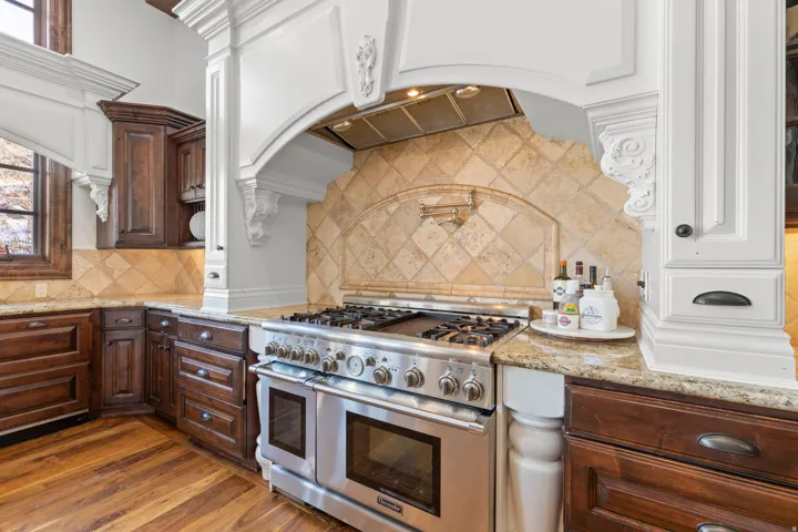 18 Snow Forest Ln, Sandy, Utah 84092