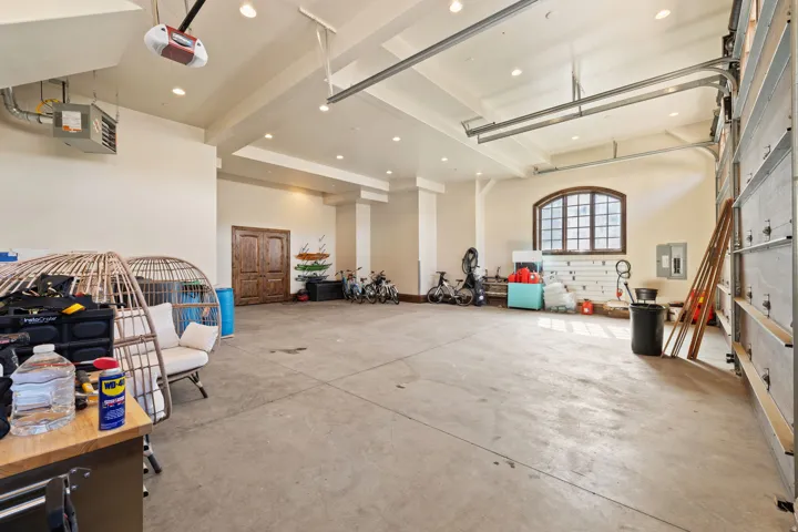 18 Snow Forest Ln, Sandy, Utah 84092