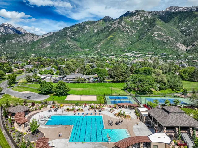 18 Snow Forest Ln, Sandy, Utah 84092