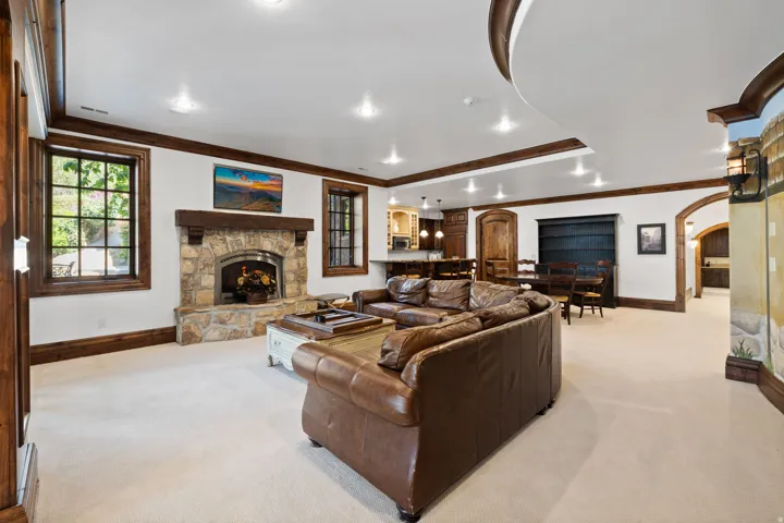 18 Snow Forest Ln, Sandy, Utah 84092