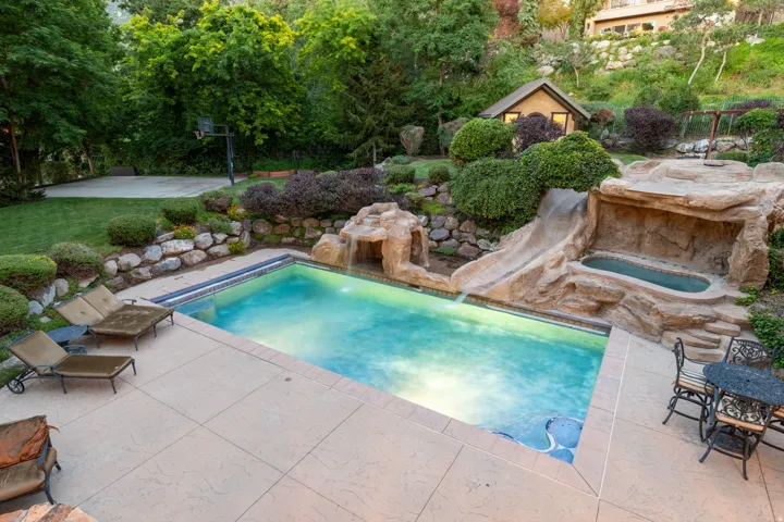 18 Snow Forest Ln, Sandy, Utah 84092