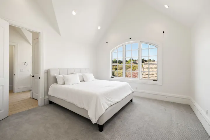 18 Snow Forest Ln, Sandy, Utah 84092