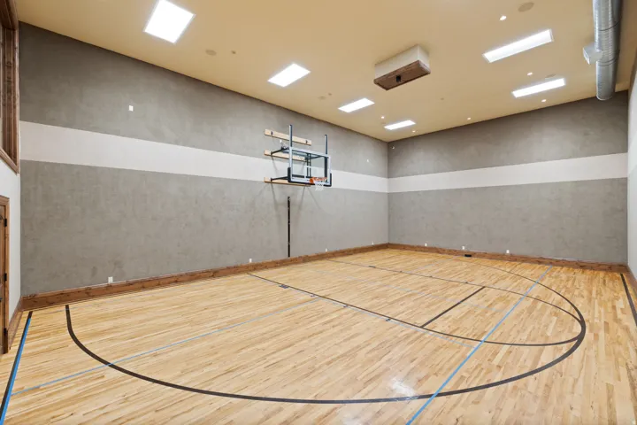18 Snow Forest Ln, Sandy, Utah 84092
