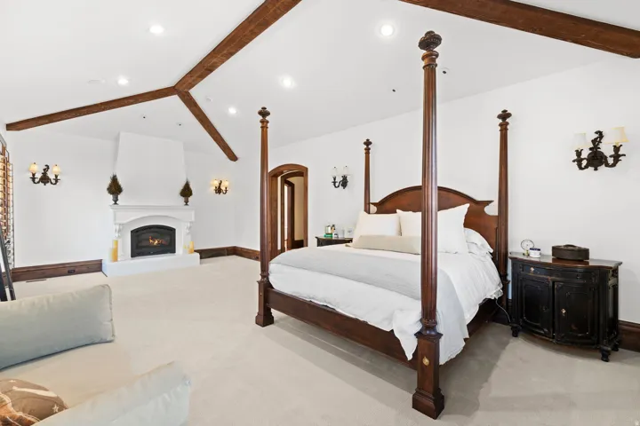 18 Snow Forest Ln, Sandy, Utah 84092