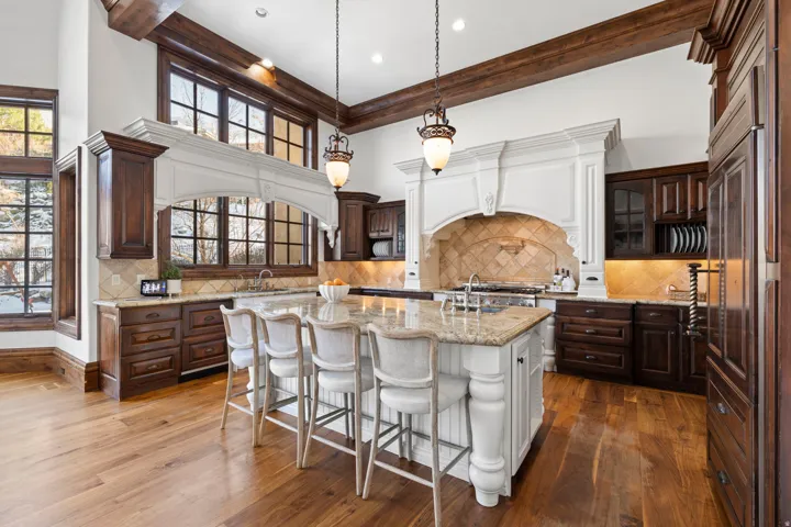 18 Snow Forest Ln, Sandy, Utah 84092