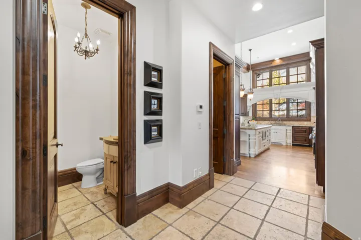 18 Snow Forest Ln, Sandy, Utah 84092