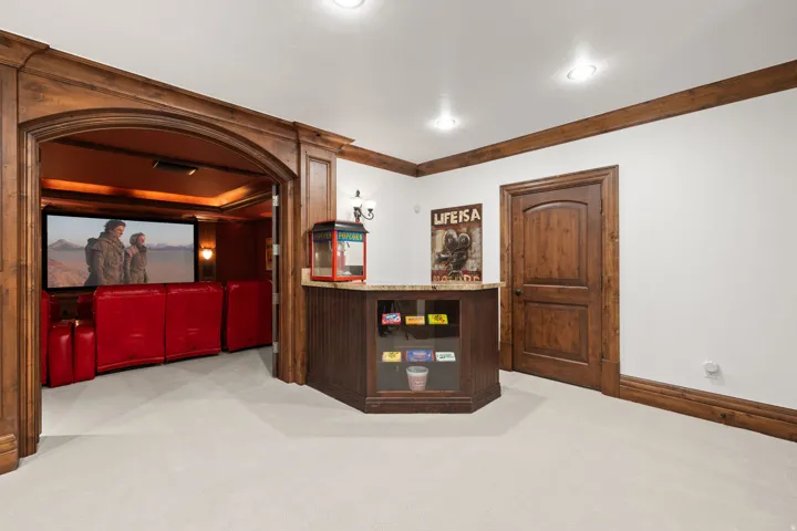 18 Snow Forest Ln, Sandy, Utah 84092