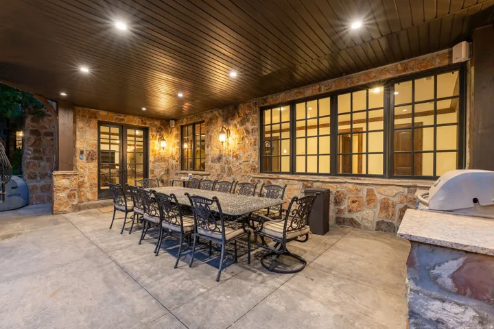 18 Snow Forest Ln, Sandy, Utah 84092