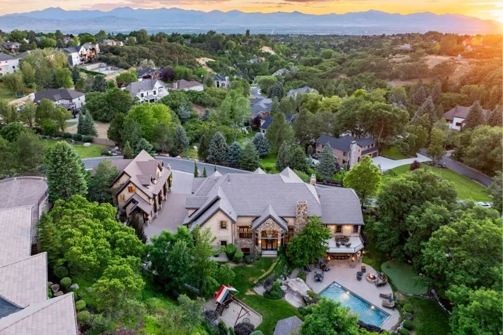 18 Snow Forest Ln, Sandy, Utah 84092