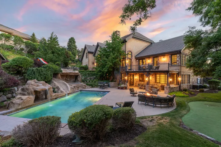 18 Snow Forest Ln, Sandy, Utah 84092