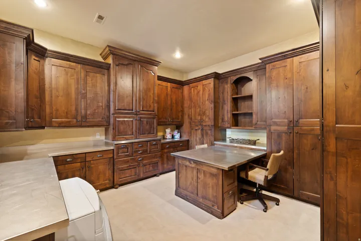 18 Snow Forest Ln, Sandy, Utah 84092