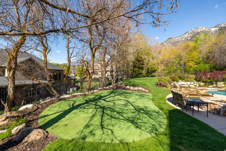 18 Snow Forest Ln, Sandy, Utah 84092