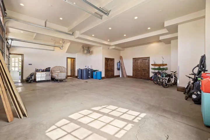 18 Snow Forest Ln, Sandy, Utah 84092