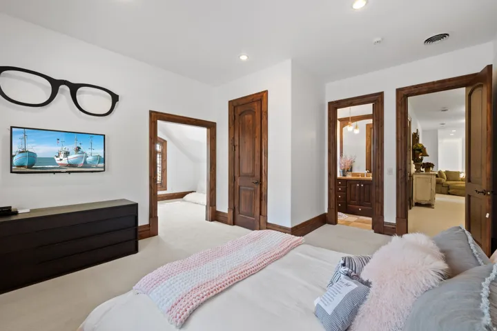 18 Snow Forest Ln, Sandy, Utah 84092