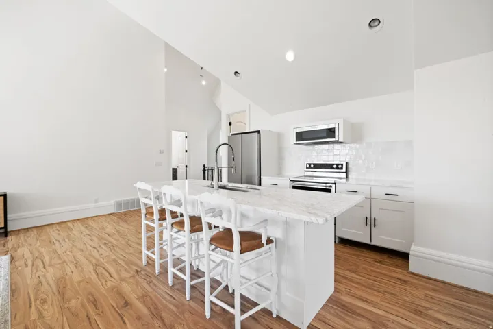 18 Snow Forest Ln, Sandy, Utah 84092