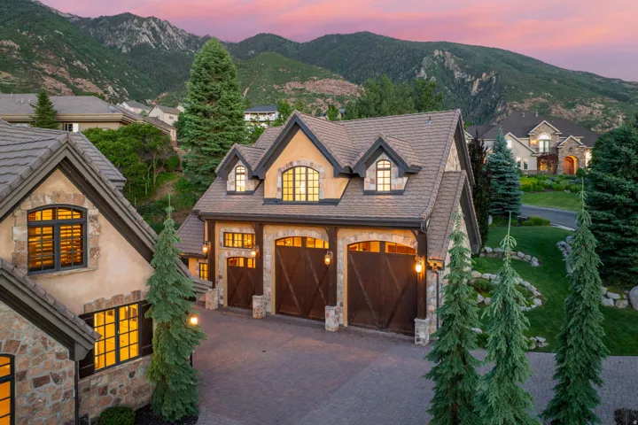 18 Snow Forest Ln, Sandy, Utah 84092