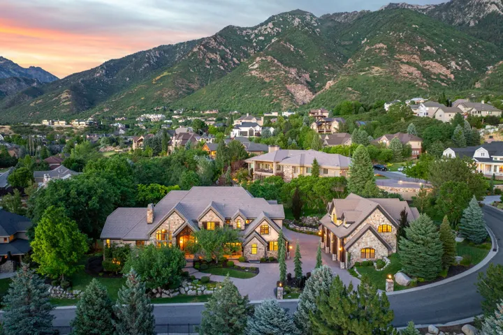 18 Snow Forest Ln, Sandy, Utah 84092