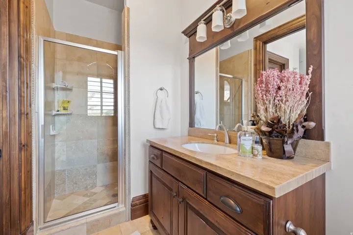 18 Snow Forest Ln, Sandy, Utah 84092