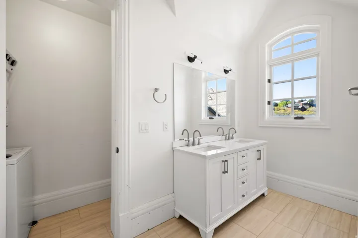 18 Snow Forest Ln, Sandy, Utah 84092