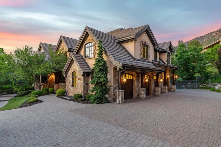 18 Snow Forest Ln, Sandy, Utah 84092