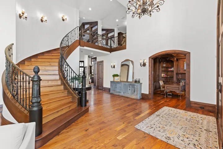 18 Snow Forest Ln, Sandy, Utah 84092