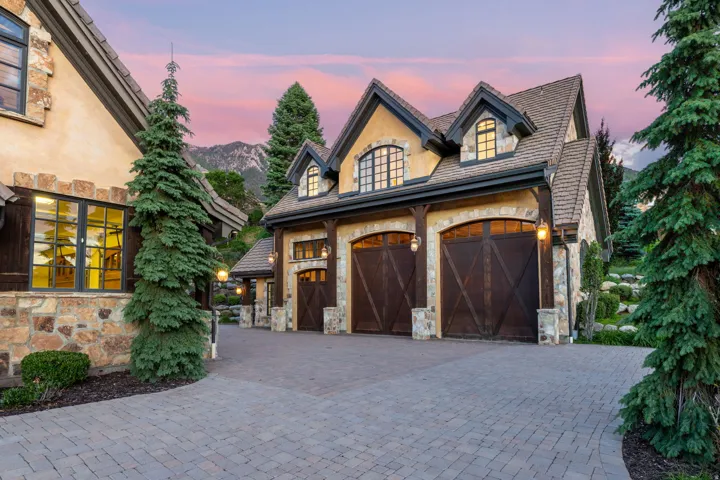 18 Snow Forest Ln, Sandy, Utah 84092