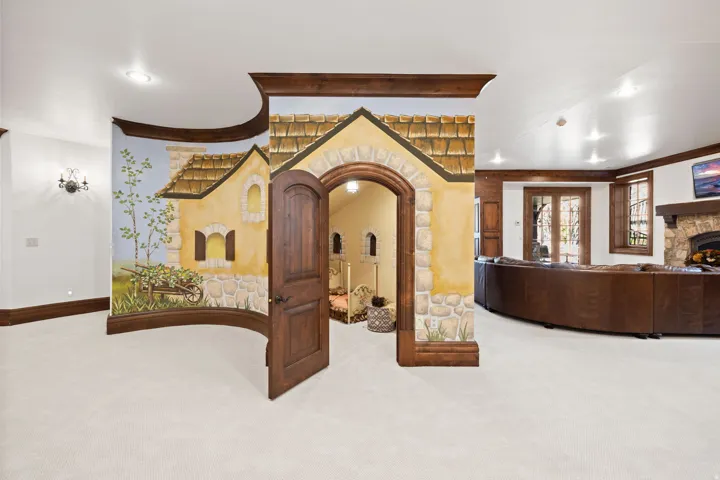 18 Snow Forest Ln, Sandy, Utah 84092