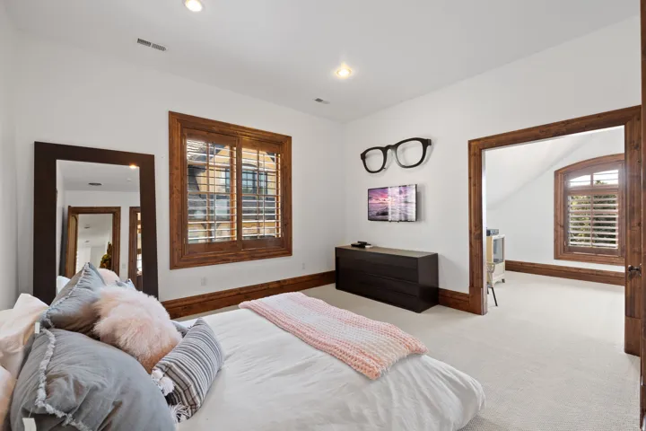 18 Snow Forest Ln, Sandy, Utah 84092