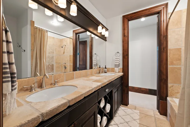 18 Snow Forest Ln, Sandy, Utah 84092
