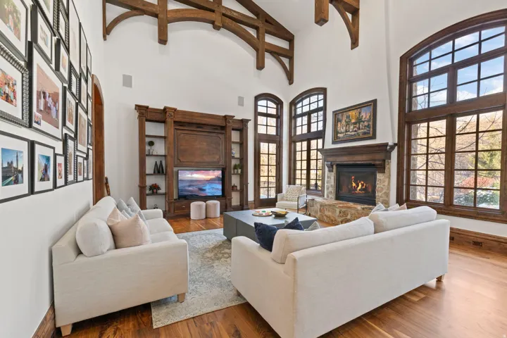 18 Snow Forest Ln, Sandy, Utah 84092