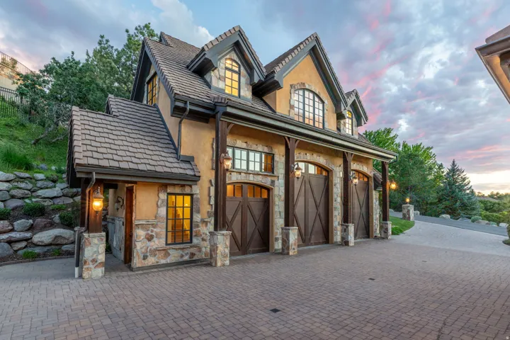 18 Snow Forest Ln, Sandy, Utah 84092