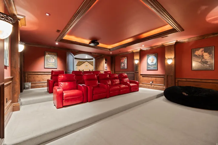 18 Snow Forest Ln, Sandy, Utah 84092
