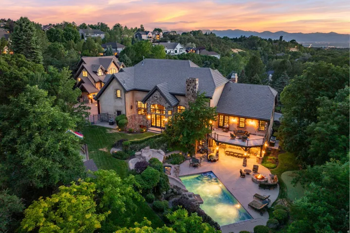 18 Snow Forest Ln, Sandy, Utah 84092