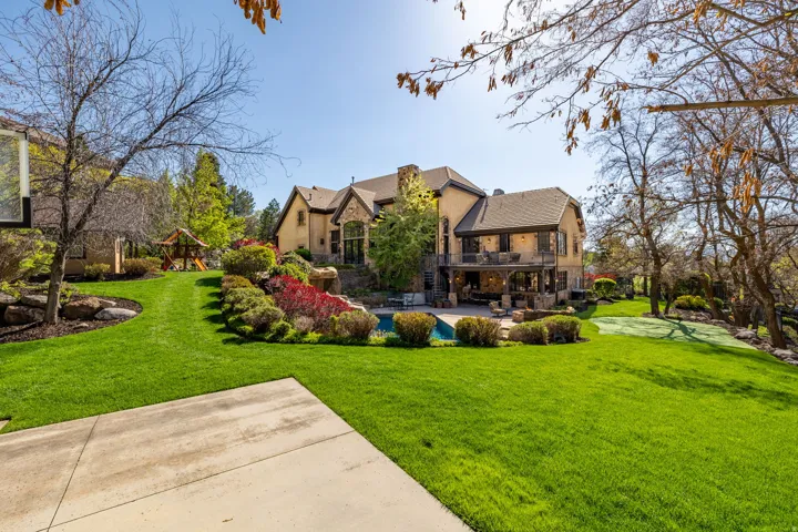18 Snow Forest Ln, Sandy, Utah 84092