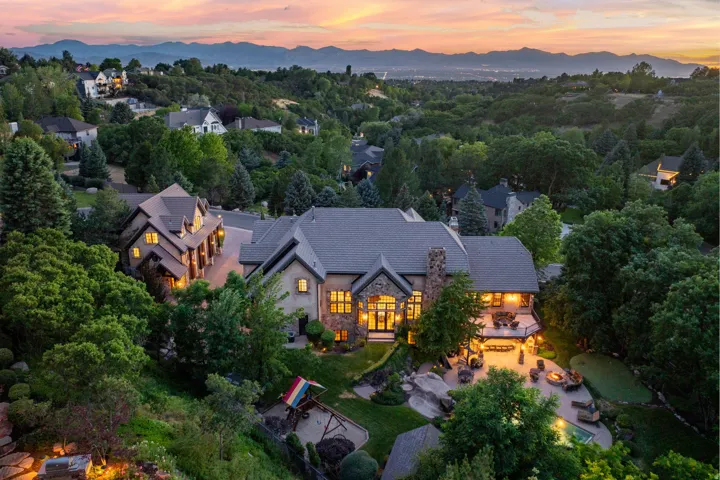 18 Snow Forest Ln, Sandy, Utah 84092