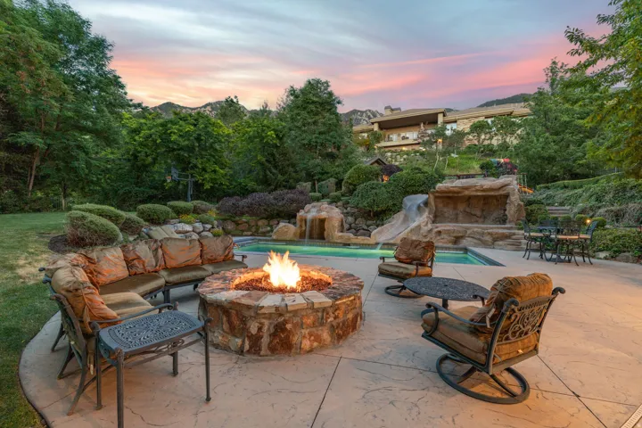 18 Snow Forest Ln, Sandy, Utah 84092