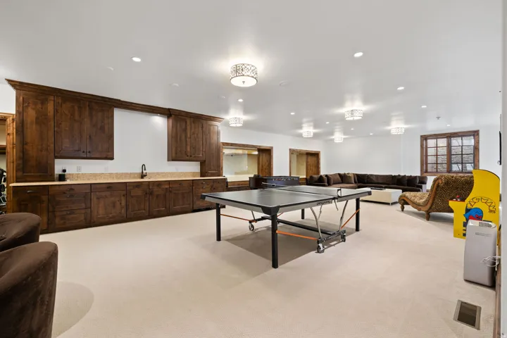18 Snow Forest Ln, Sandy, Utah 84092
