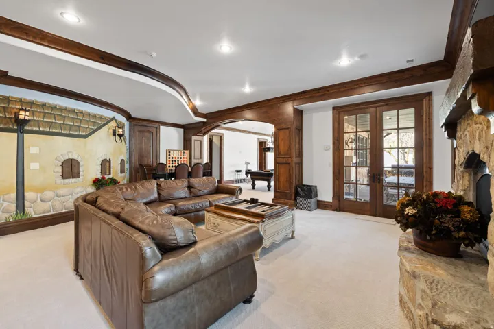 18 Snow Forest Ln, Sandy, Utah 84092