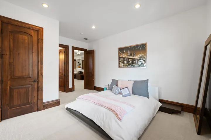 18 Snow Forest Ln, Sandy, Utah 84092