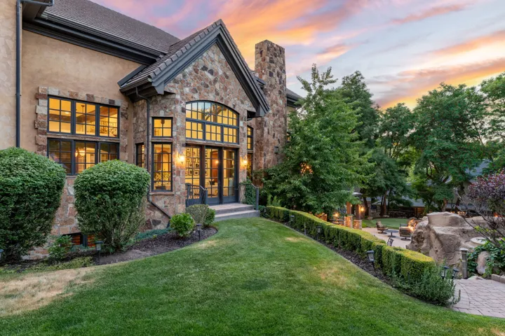 18 Snow Forest Ln, Sandy, Utah 84092