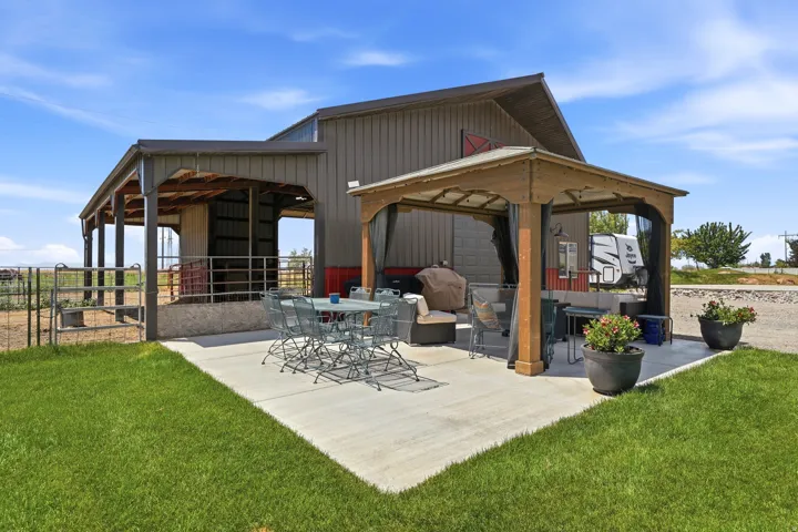 1672 Equestrian Park Way, Kaysville, Utah 84037